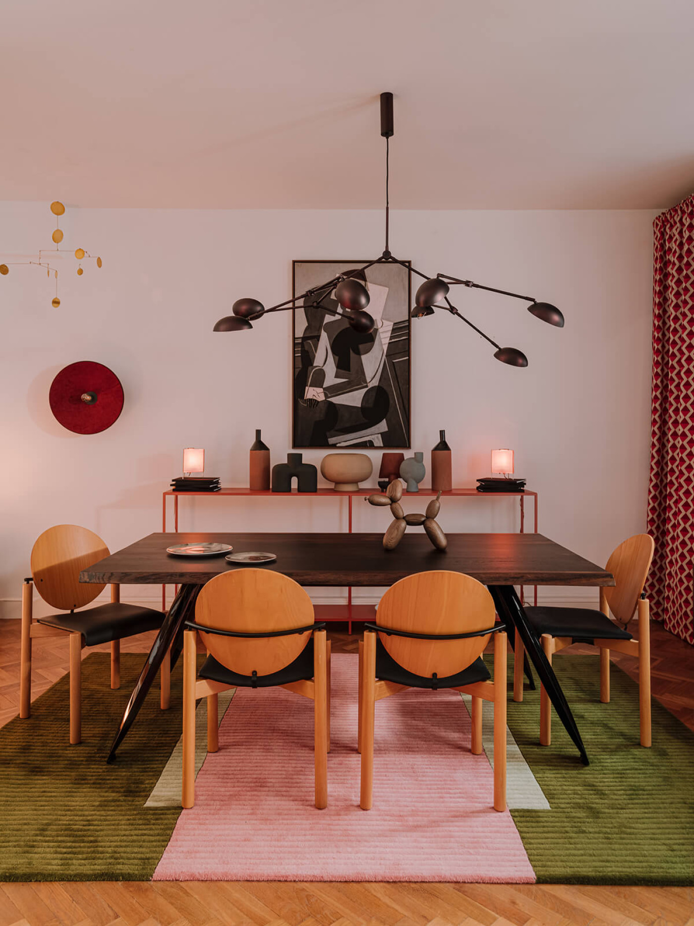 NOGI TABLE IN STYLISHY DESIGNED APARTMENT
