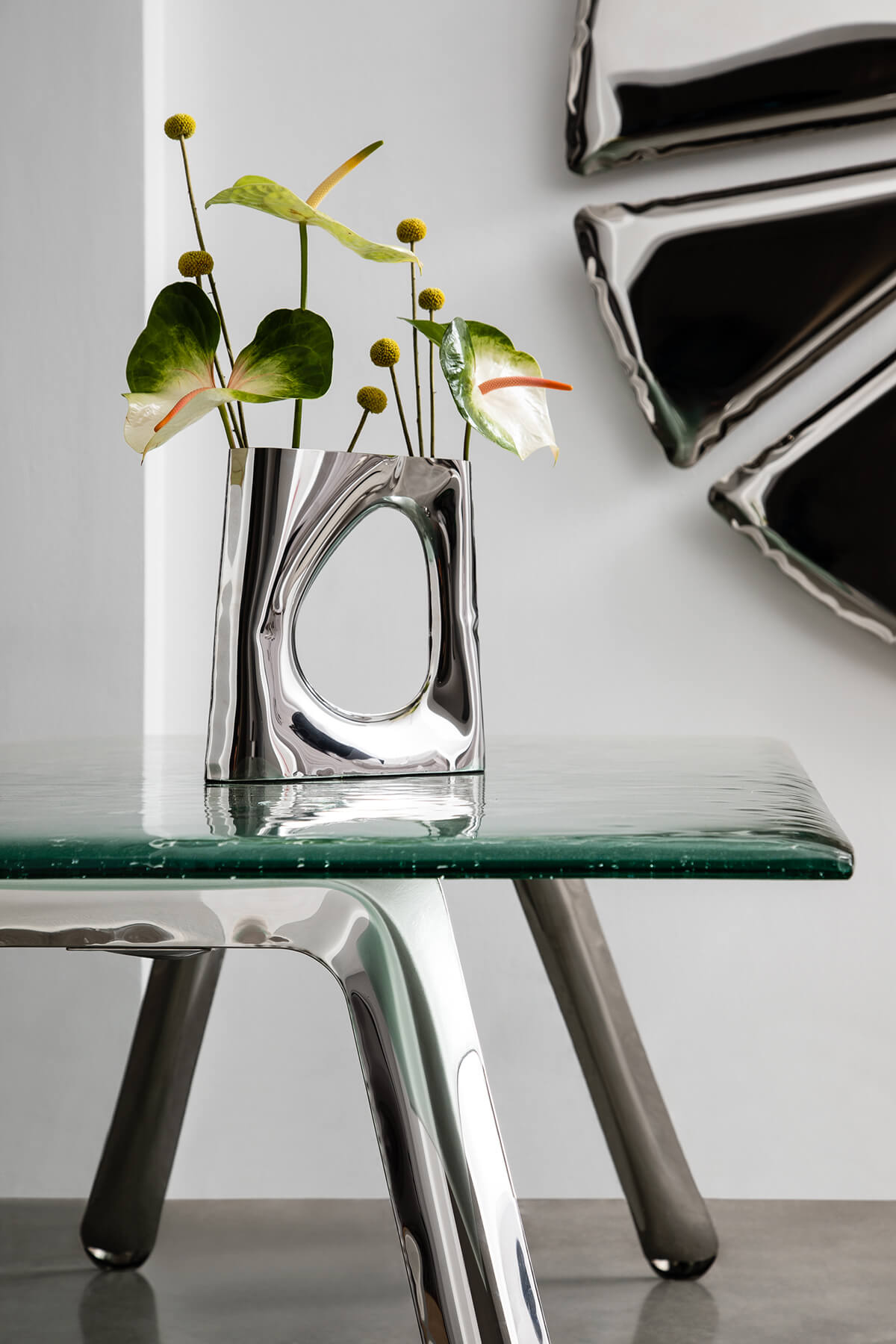 KARAVA VASE ON NOGI TABLE BY ZIETA STUDIO