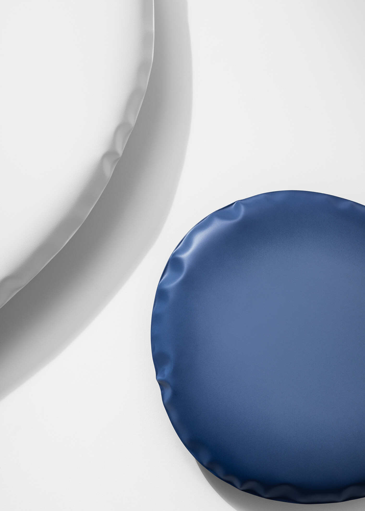 Zieta_TAFLA_O_white_matt_blue_matt_Cotton_Candy_Collection_photo_by_Weronika_Trojanowska