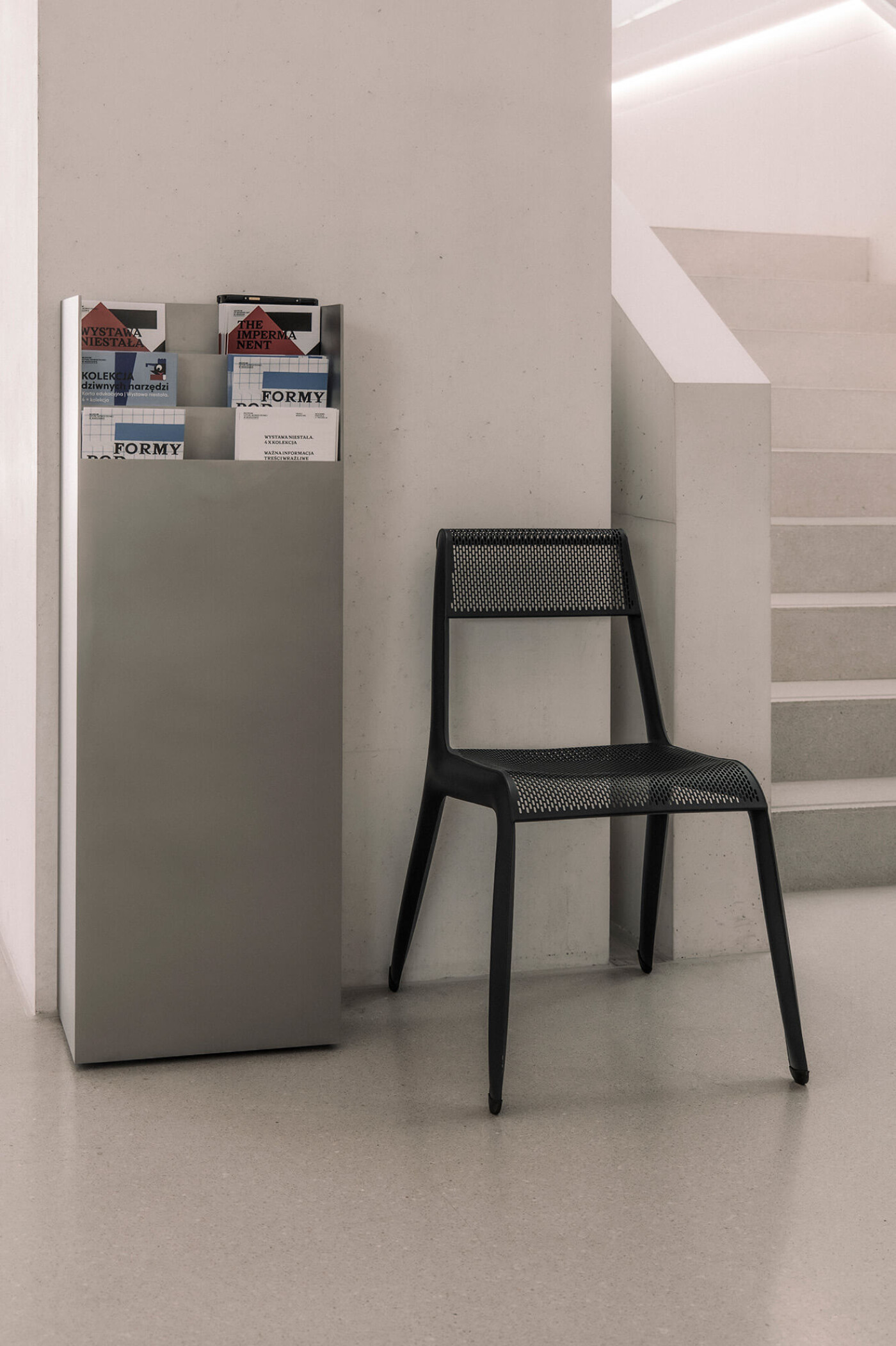 Zieta Ultraleggera chair Anodic Black Aluminium standing in MSN