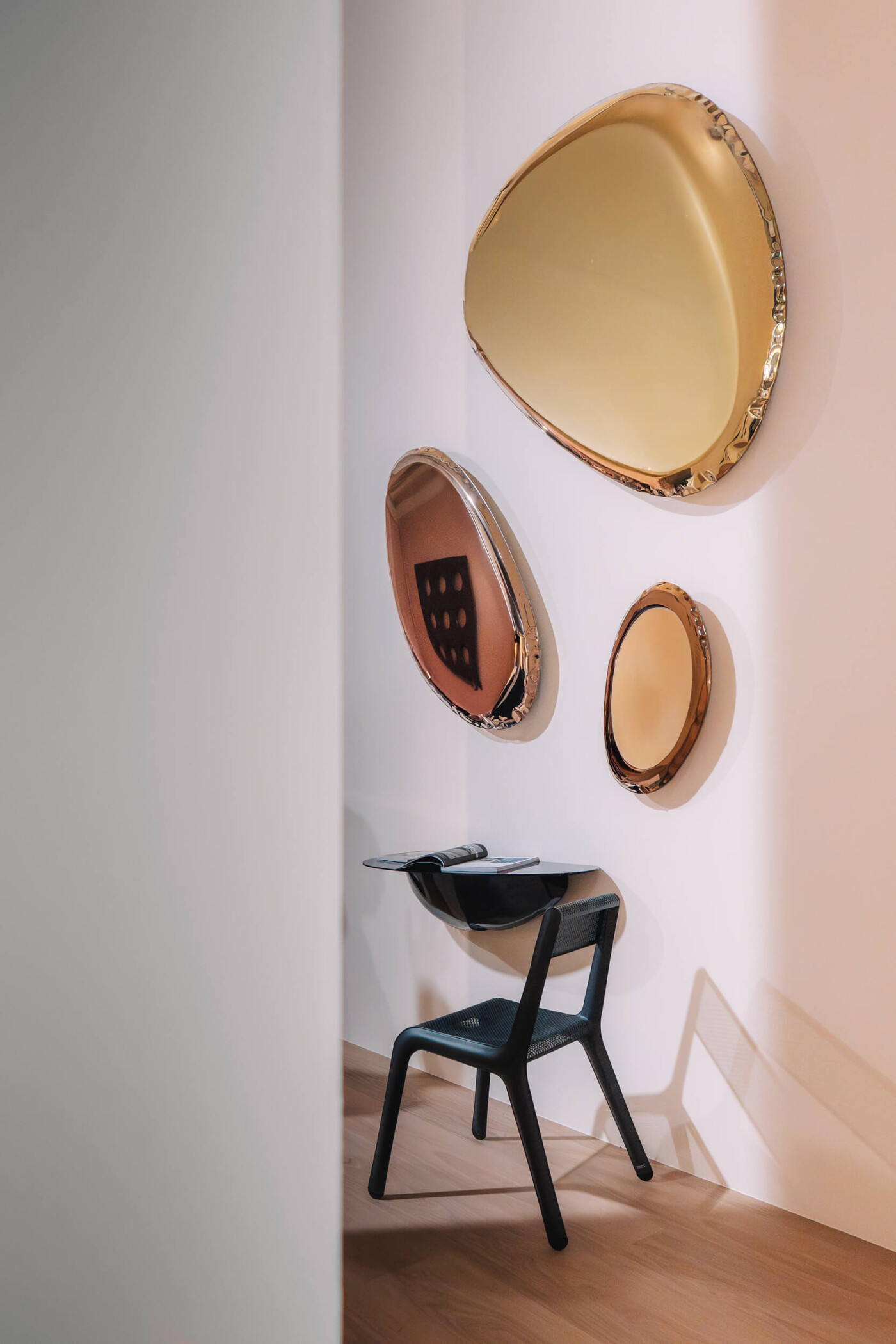 Tafla O mirror, colours: brass gold, copper gold, bronze gold