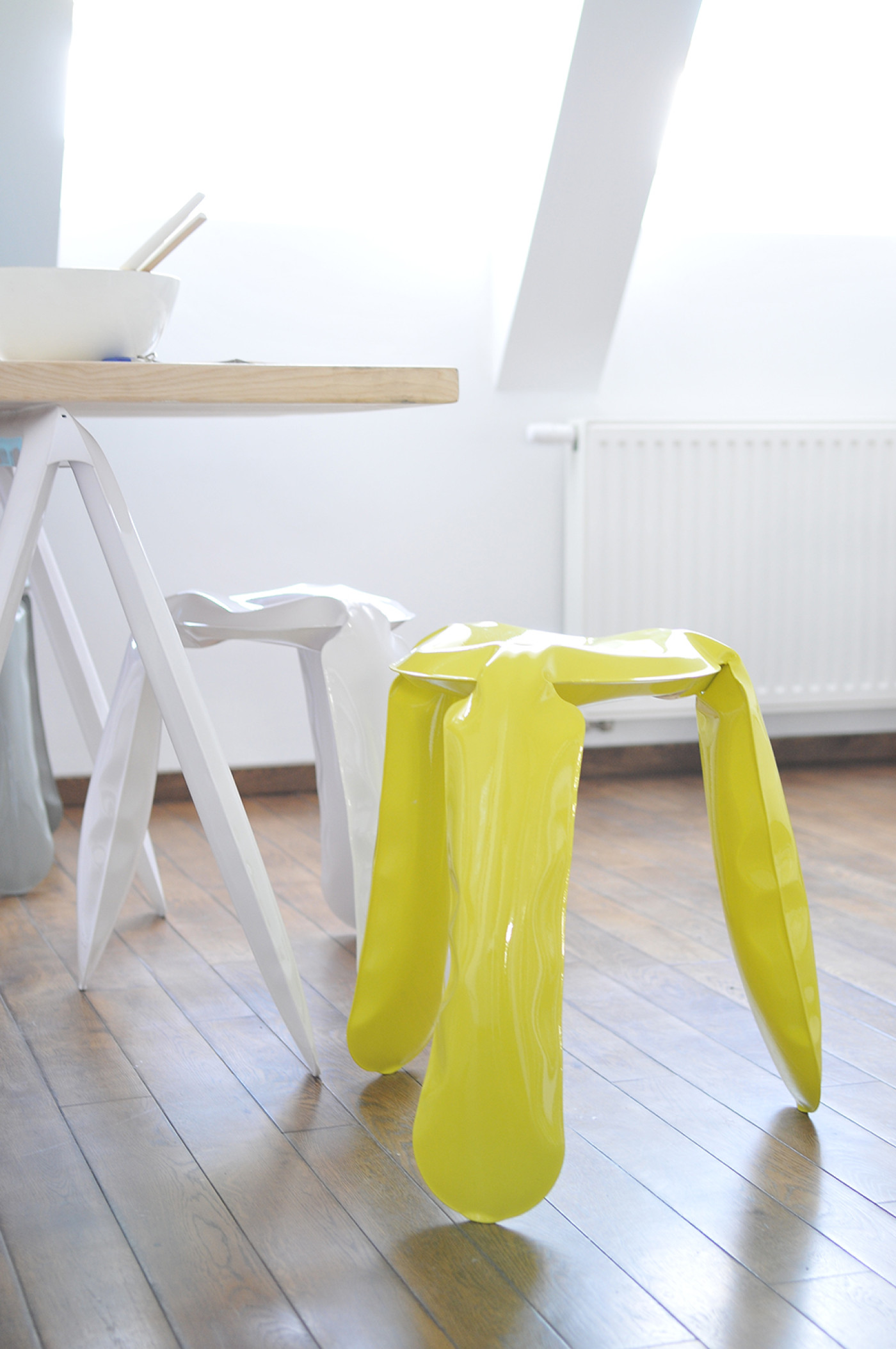 two seatings in yellow and white colors made of inflated metal