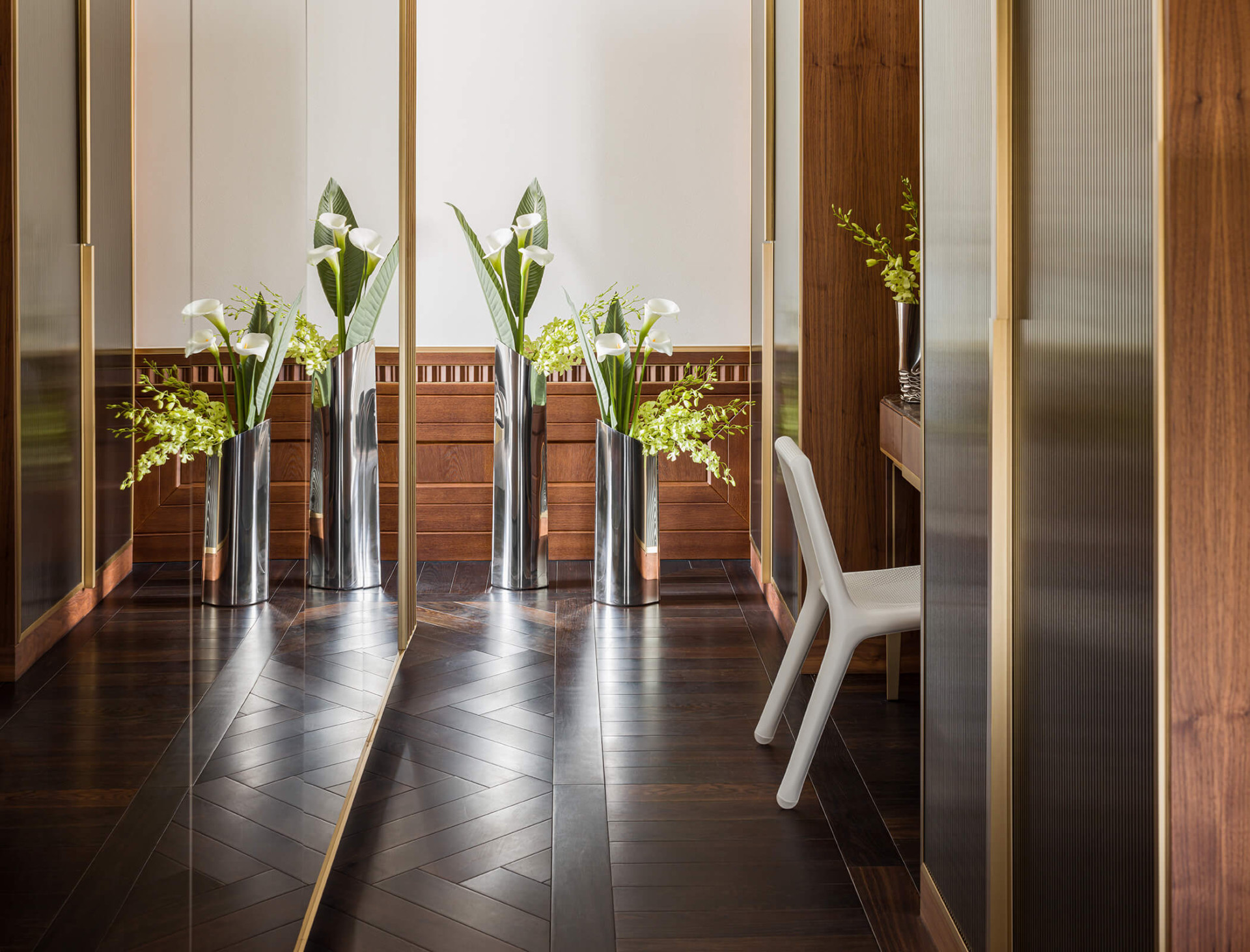 Parova vases made of steel