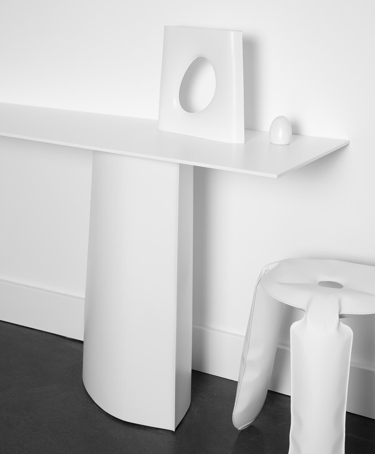 parova console in white colour